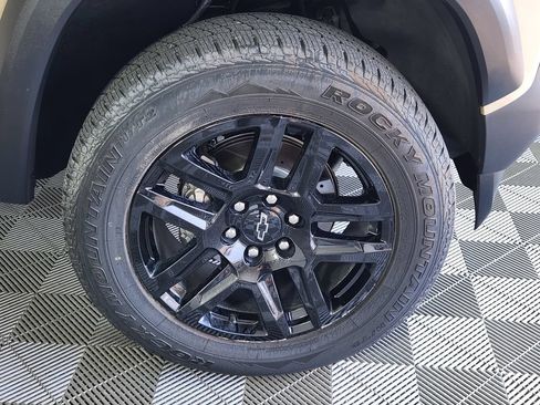 Used 2023 Chevrolet Colorado Trail Boss AWD/4WD image 9