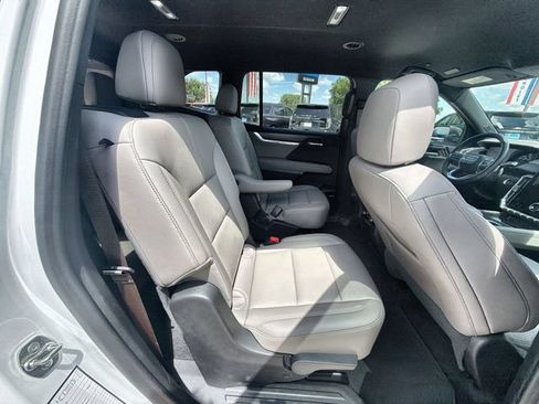 Certified 2026 GMC Acadia Elevation w/ Elevation Premium Package FWD image 26