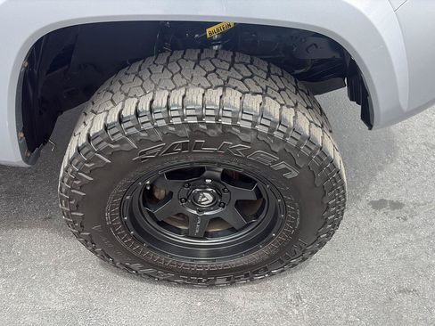 Used 2018 Toyota Tacoma SR5 AWD/4WD image 25