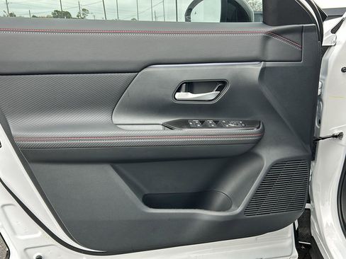 New 2026 Nissan Kicks SR image 14