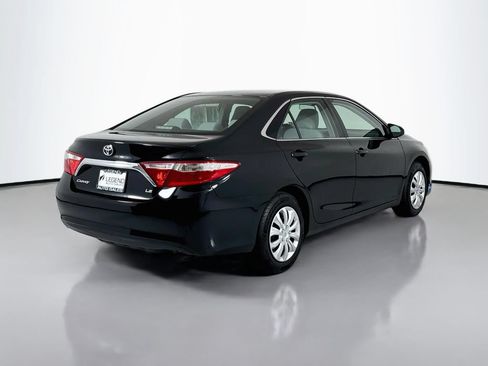 Used 2015 Toyota Camry LE FWD image 5