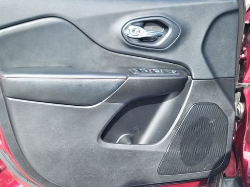 Used 2019 Jeep Cherokee Trailhawk w/ Cold Weather Group image 7