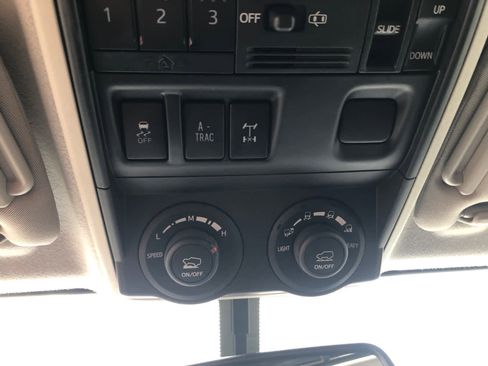 Used 2018 Toyota 4Runner TRD Off-Road Premium image 25