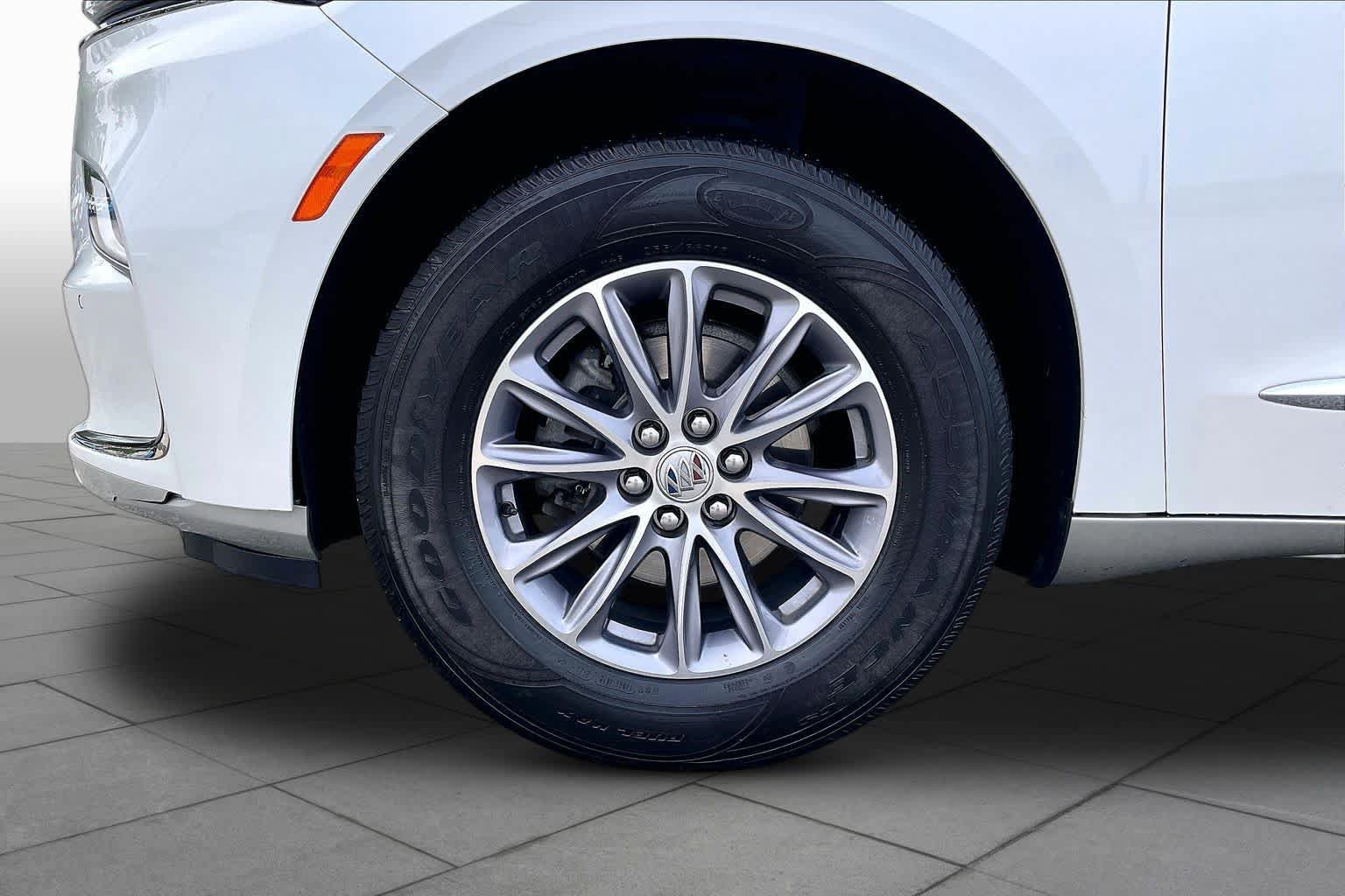 Used 2024 Buick Enclave Essence FWD image 20