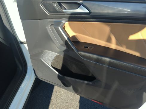 Certified 2023 Volkswagen Tiguan SE w/ Panoramic Sunroof Package image 16