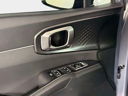 Used 2023 Kia Sorento LX FWD image 35
