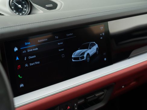 Certified 2024 Porsche Cayenne Coupe image 25