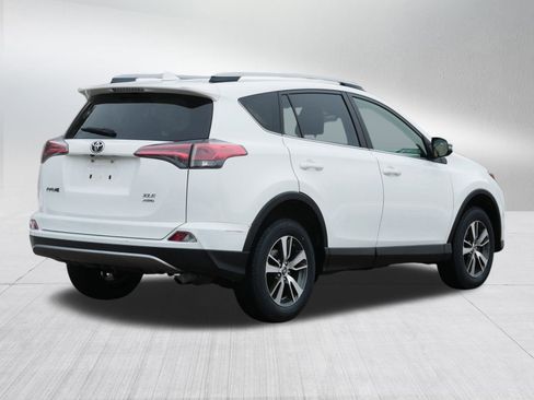 Used 2018 Toyota RAV4 XLE image 7