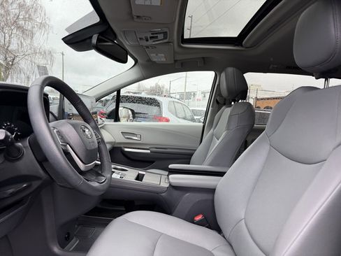 Certified 2023 Toyota Sienna XLE image 13