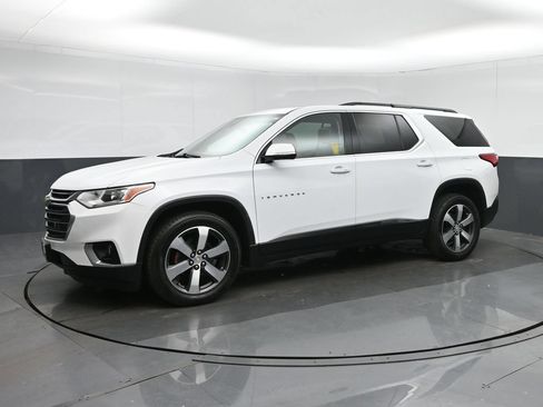 Used 2019 Chevrolet Traverse LT w/ LT Premium Package AWD/4WD image 3
