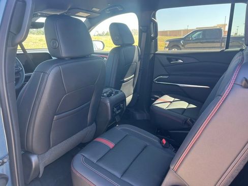 Used 2025 Chevrolet Traverse RS w/ LPO, Floor Liner Package image 7