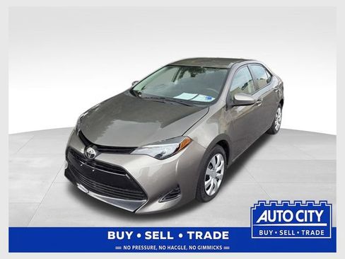 Used 2017 Toyota Corolla LE FWD image 1