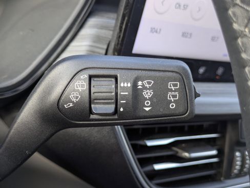 Used 2023 Ford Escape Platinum image 28