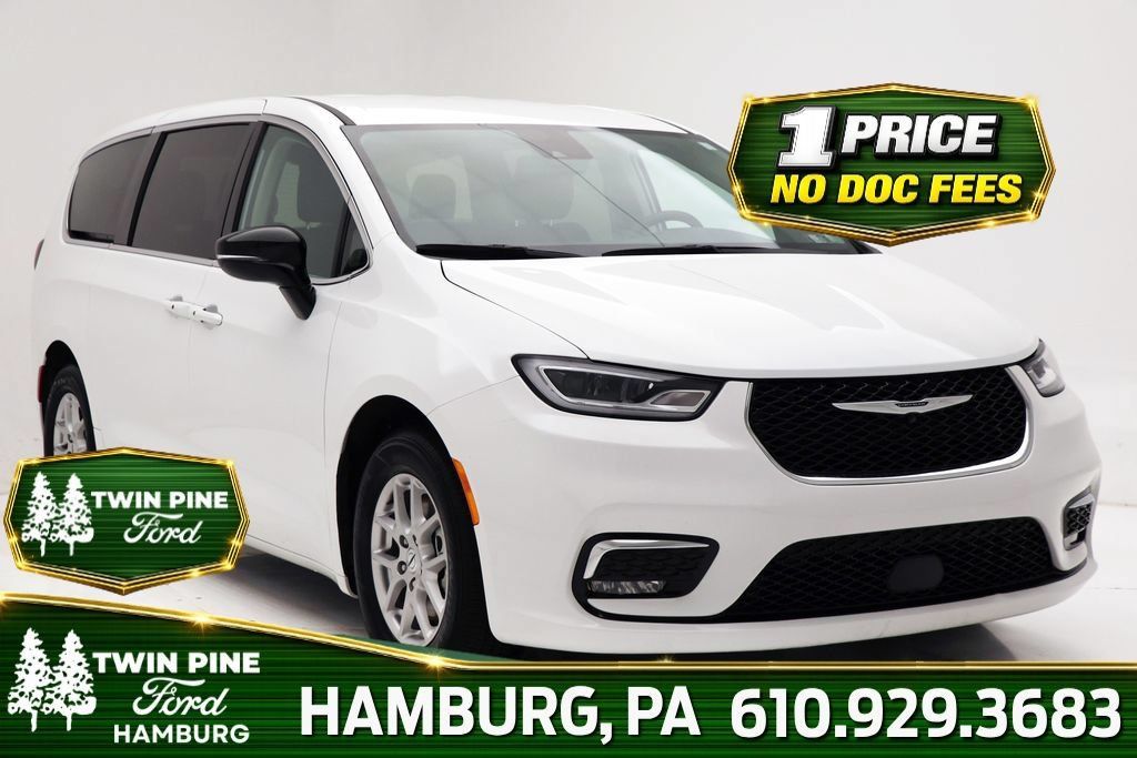Used 2024 Chrysler Pacifica Touring-L FWD image 1