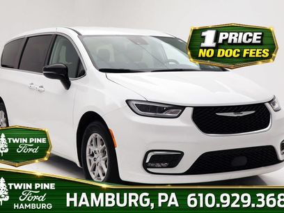 Used 2024 Chrysler Pacifica Touring-L