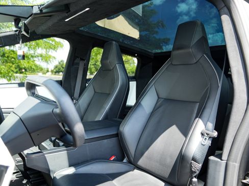 Used 2024 Tesla Cybertruck AWD Crew Cab image 14
