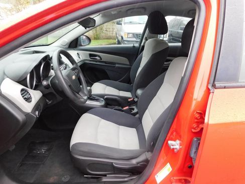 Used 2014 Chevrolet Cruze LS image 6