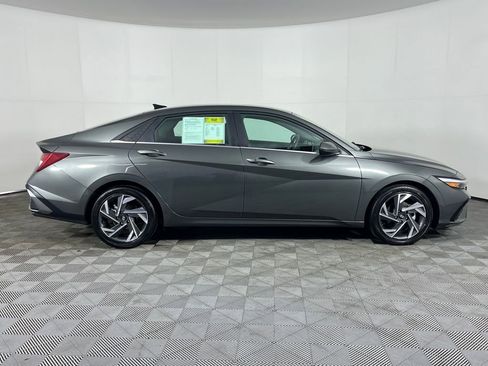 Used 2025 Hyundai Elantra SEL image 5