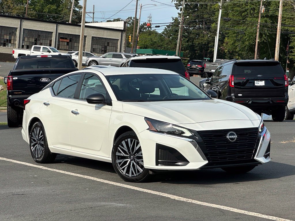 Used 2025 Nissan Altima 2.5 SV FWD image 43
