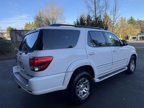 Used 2005 Toyota Sequoia SR5 image 4