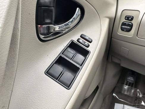 Used 2009 Toyota Camry LE FWD image 25