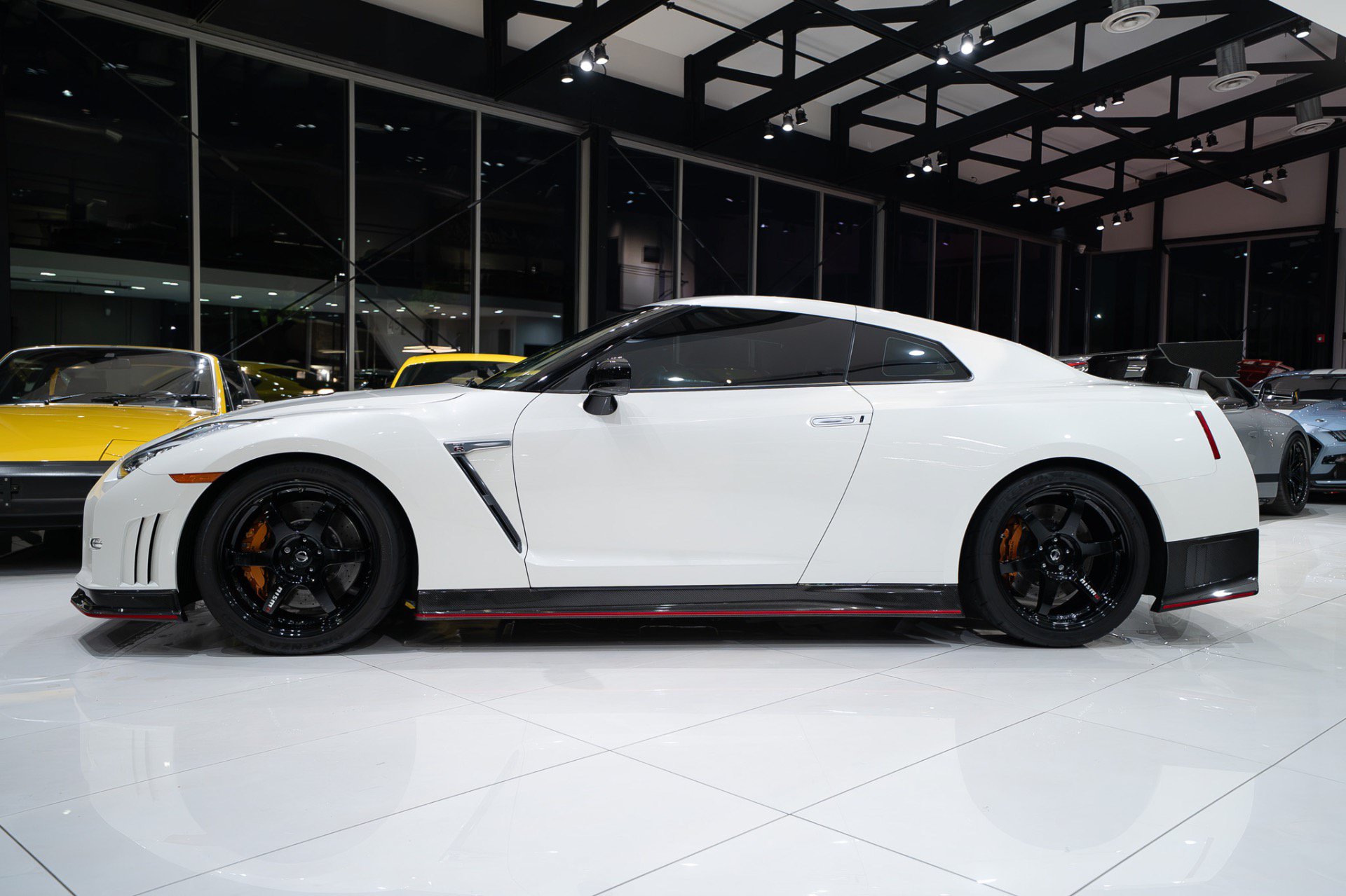 Used 2016 Nissan GT-R NISMO AWD/4WD image 42