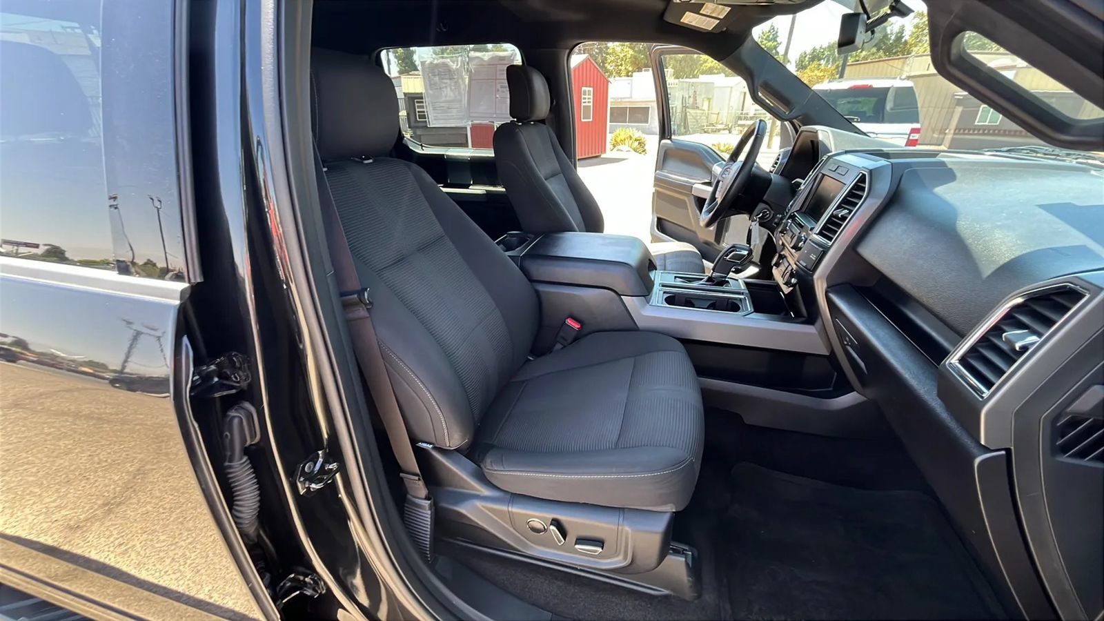 Used 2015 Ford F150 XLT w/ Equipment Group 302A Luxury AWD/4WD image 20