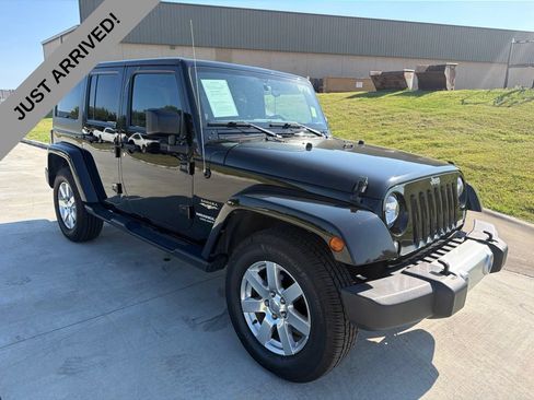 Used 2015 Jeep Wrangler Unlimited Sahara AWD/4WD image 3