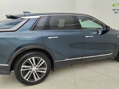Used 2025 Cadillac Lyriq Luxury w/ LPO, Floor Liner Package RWD image 6