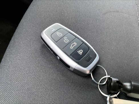 Certified 2023 Nissan Versa SR w/ Trunk Package image 13