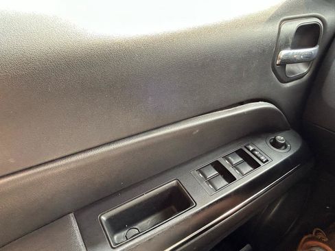 Used 2013 Jeep Patriot Latitude AWD/4WD image 24