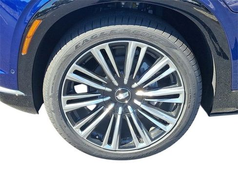 New 2026 Cadillac Vistiq Premium Luxury w/ LPO, Floor Liner Package image 8