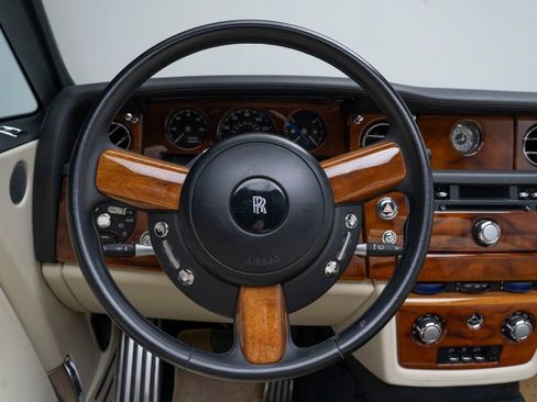 Used 2010 Rolls-Royce Phantom Drophead Coupe RWD image 22