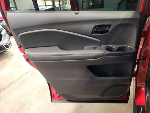 Used 2025 Honda Passport Black Edition image 25