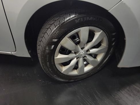 Used 2014 Toyota Corolla LE FWD image 10