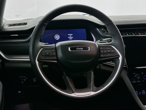 Used 2023 Jeep Grand Cherokee Limited image 18