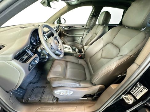 Certified 2025 Porsche Macan image 5