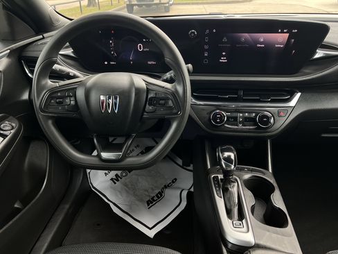 Used 2025 Buick Envista Preferred image 10