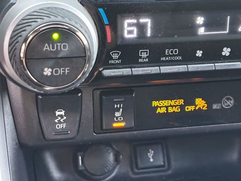 Certified 2021 Toyota RAV4 SE image 21