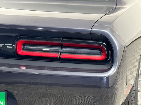 Used 2016 Dodge Challenger SXT image 31