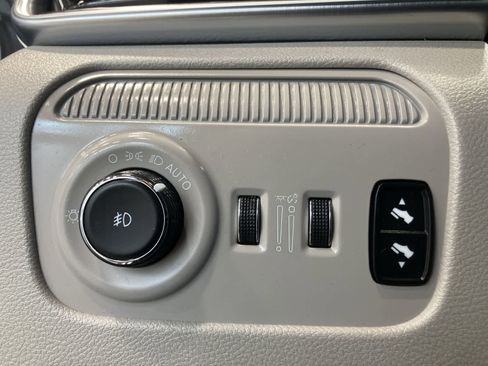 Used 2022 Jeep Grand Wagoneer Series I AWD/4WD image 17