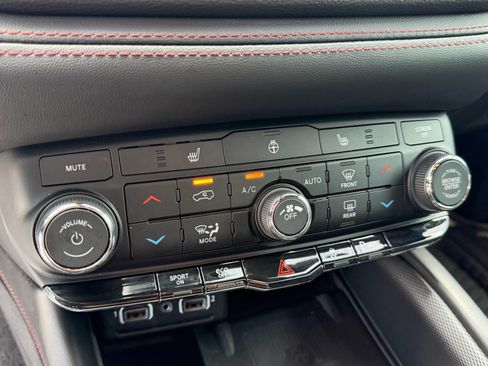 Used 2022 Dodge Durango R/T w/ Blacktop Package AWD/4WD image 19