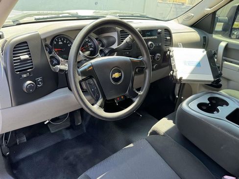 Used 2011 Chevrolet Silverado 2500 W/T RWD image 2