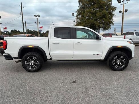 Used 2023 GMC Canyon AT4 image 8