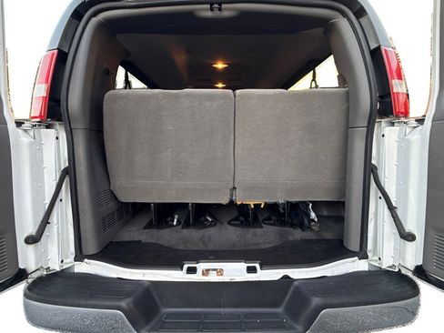 Used 2017 Chevrolet Express 3500 LT w/ LT Preferred Equipment Group image 12