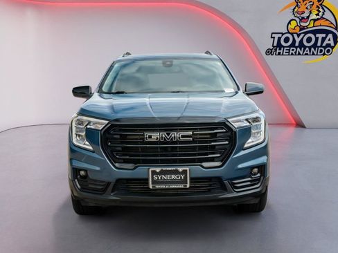 Used 2024 GMC Terrain SLT w/ Elevation Edition AWD/4WD image 3