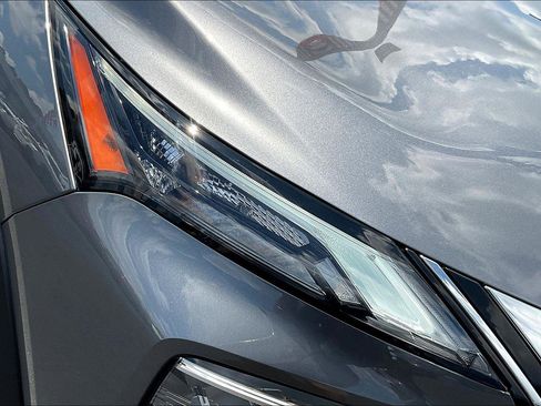 Used 2023 Nissan Rogue SV image 28