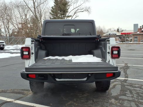 Certified 2022 Jeep Gladiator Willys image 10