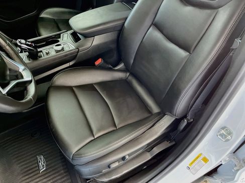 Used 2025 Cadillac XT6 Luxury w/ LPO, Floor Liner Package AWD/4WD image 20
