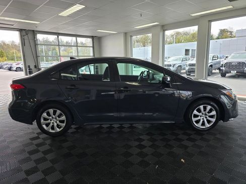 Used 2024 Toyota Corolla LE FWD image 2